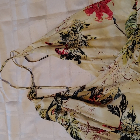 Floral Tropical Print Romper Sized Large - Picture 7 of 9